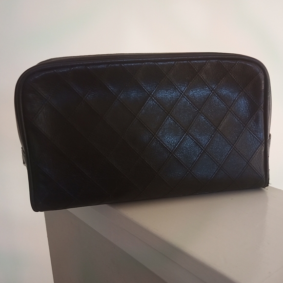 CLEAN Vintage Chanel Diamond Stitch Cosmetics Case/Toiletry Pouch/Dopp Kit Black - Picture 4 of 16